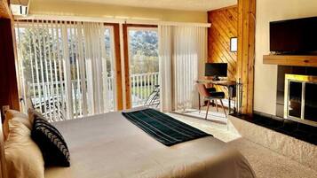 4 bedrooms, desk, iron/ironing board, travel crib