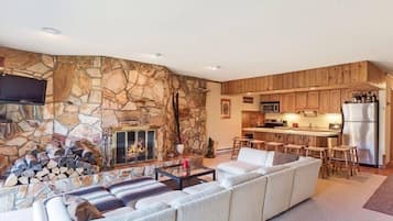 Smart TV, chimenea, monitor de computadora