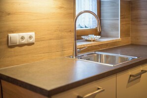 Kühlschrank, Ofen, Herdplatte, Geschirrspüler