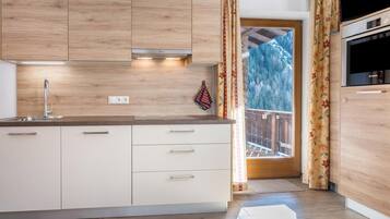 Kühlschrank, Ofen, Herdplatte, Geschirrspüler