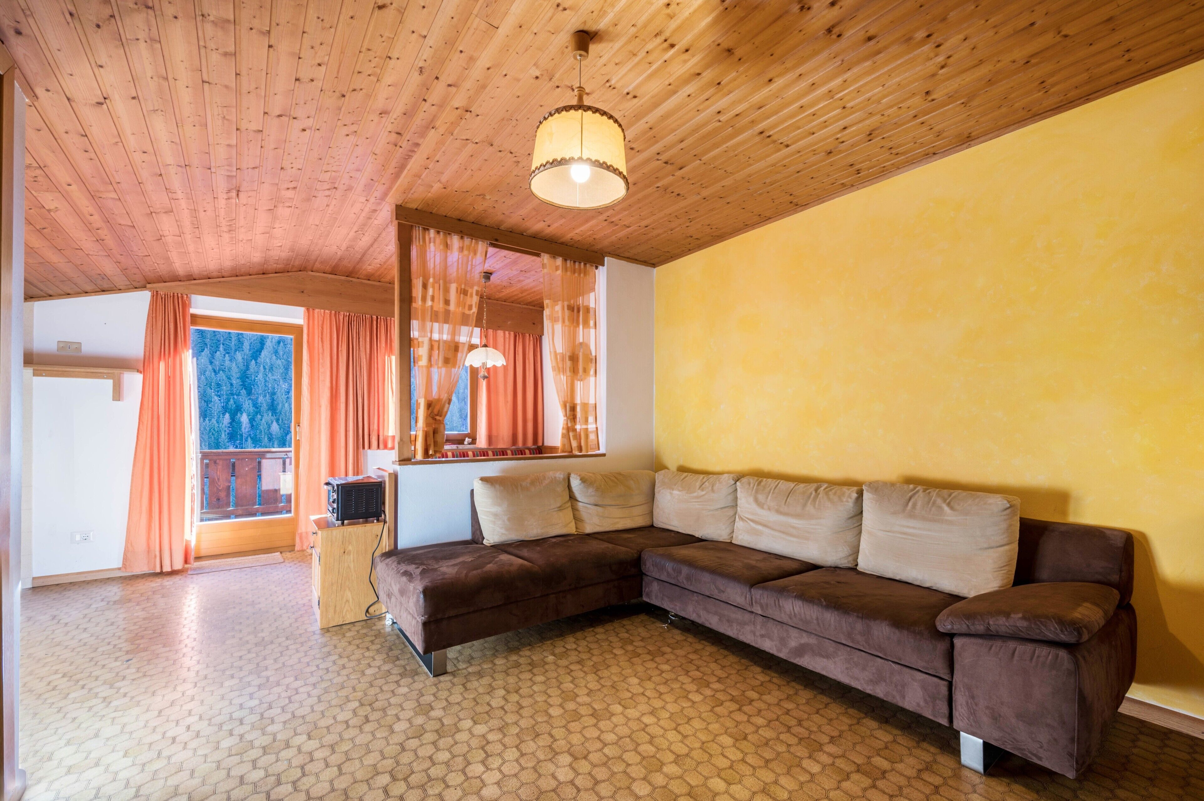 TV, tavolo da ping pong