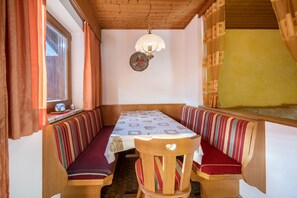 Dining - Apartment "Heiserhof - Birke" with Mountain View, Balcony & Wi-Fi (Ratschings)