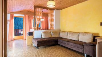 Fernseher, Tischtennisplatte