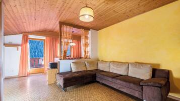 Fernseher, Tischtennisplatte