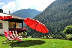 Property grounds - Studio Apartment "Heiserhof - Holunder" with Mountain View, Balcony & Wi-Fi (Ratschings)