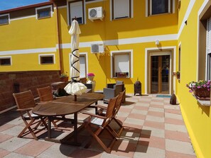 تناول الطعام بالخارج