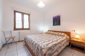 2 slaapkamers, een strijkplank/strijkijzer, gratis wifi, beddengoed