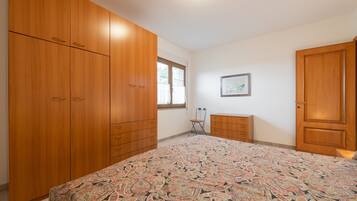 2 slaapkamers, een strijkplank/strijkijzer, gratis wifi, beddengoed