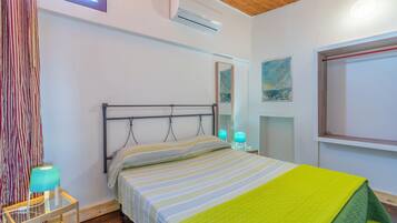 3 slaapkamers, een strijkplank/strijkijzer, gratis wifi, beddengoed