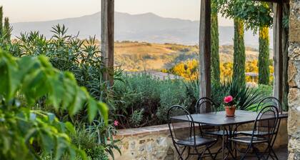 Agriturismo "La Cisterna" with Pool, Wi-Fi & Garden