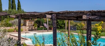 Agriturismo "Gli Archi" con piscina, Wi-Fi y jardín