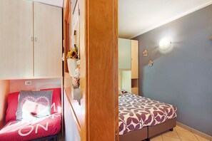 1 bedroom, free WiFi, bed sheets