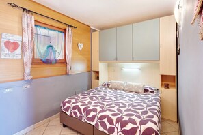 1 bedroom, free WiFi, bed sheets