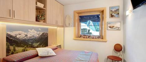 1 bedroom, free WiFi, bed sheets