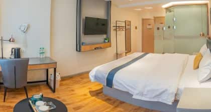 Jiatai Chain Hotel Dandonghuanghai Market Store