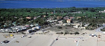 Soleada casa de vacaciones, piscina, jardín, se admiten animales