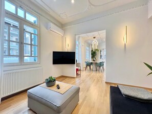 Living area - Zoe by halu! : Lovely Penthouse in Thessaloniki (Thessaloniki)