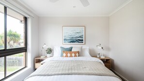 4 dormitorios, tabla de planchar con plancha, cuna de viaje