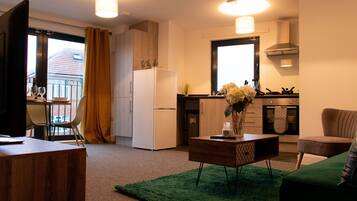 Huoneisto, useita sänkyjä | Olohuone | 30–tuumainen televisio, jossa kaapelikanavat