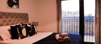 Livestay - 2 Bed Apartment Free Parking Heathrow