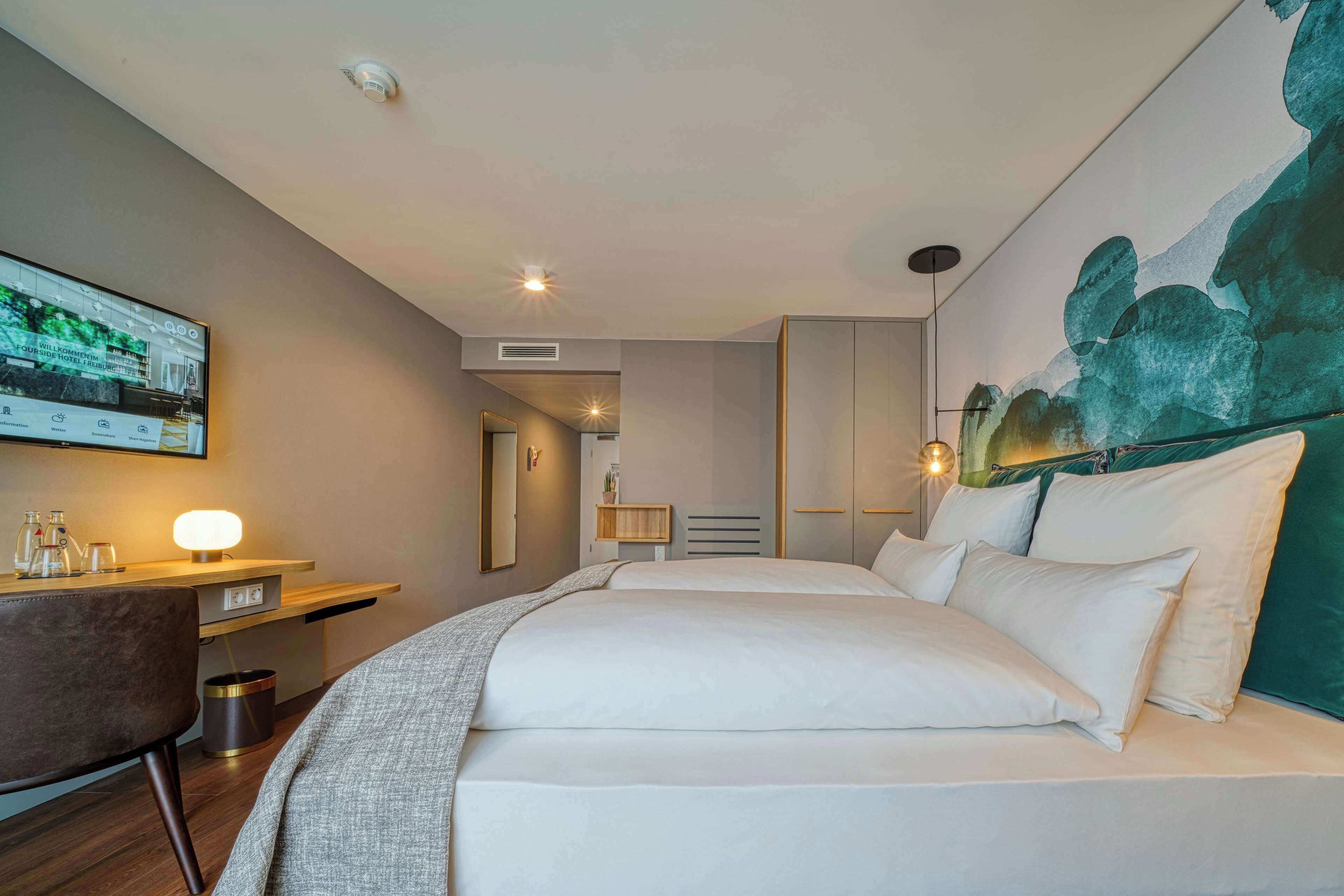 comfort room, 1 double bed with sofa bed | minibar, in-room safe, desk, soundproofing