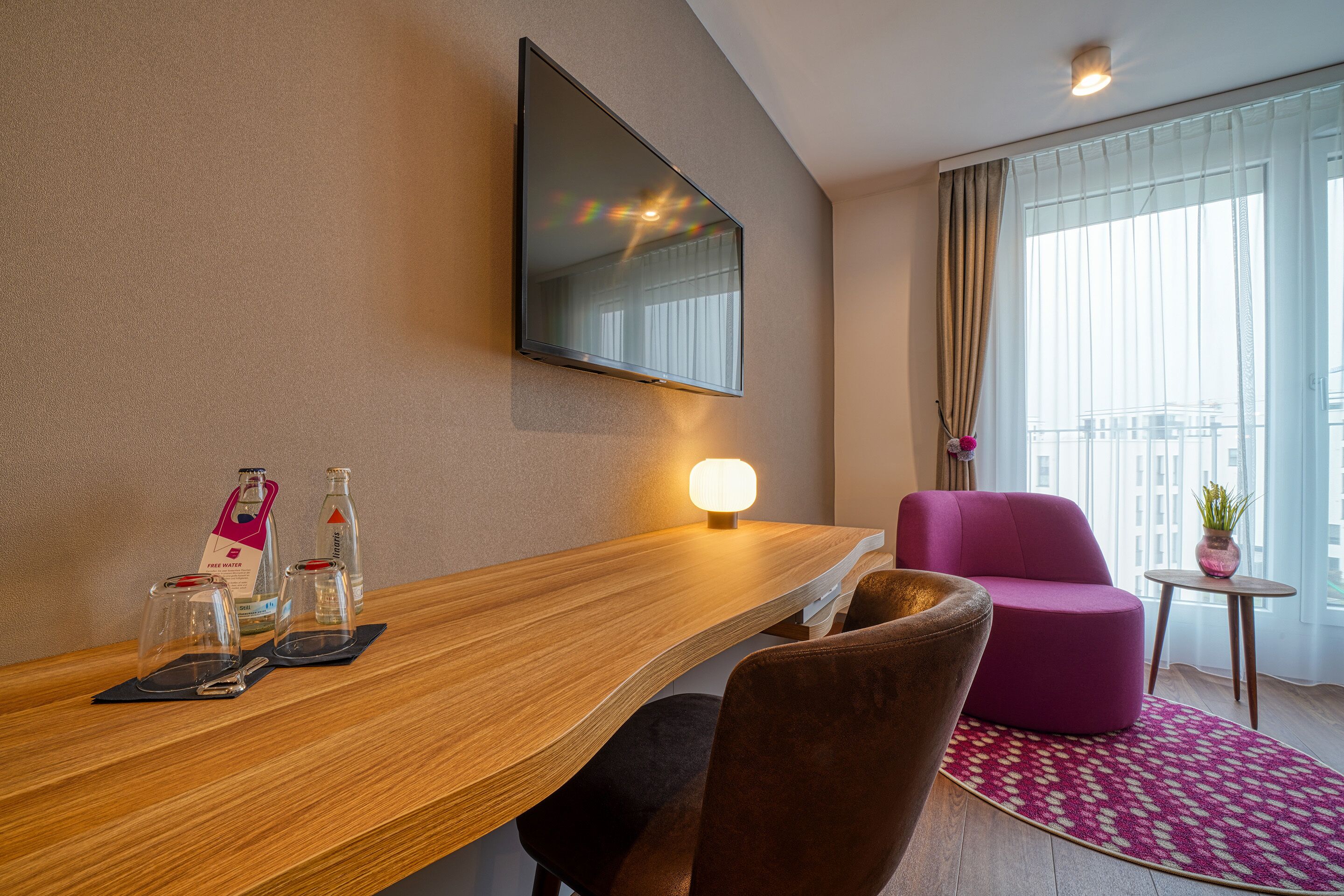 42-inch flat-screen tv with cable channels, tv