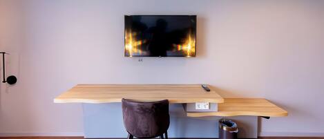 Free minibar, in-room safe, desk, soundproofing