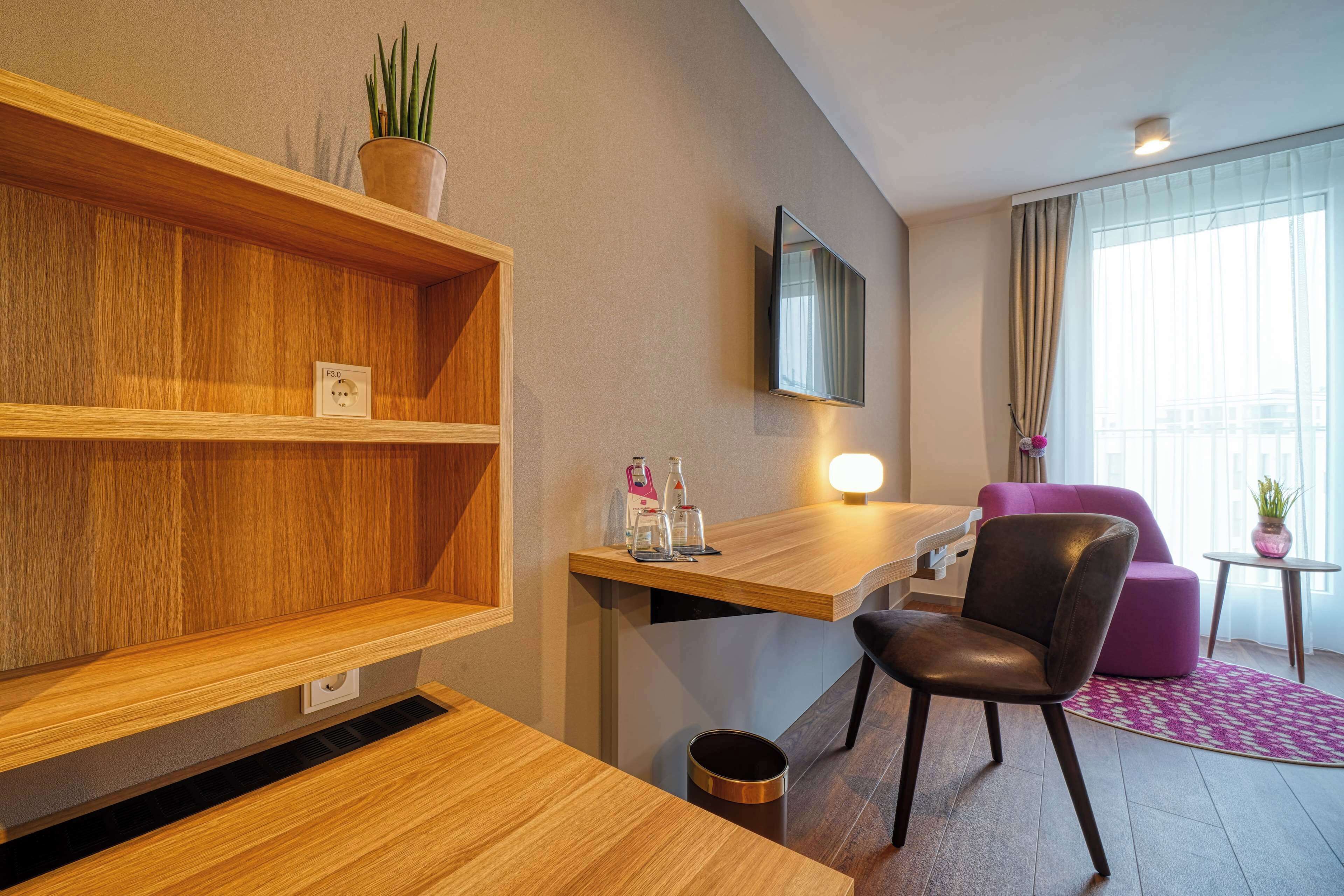 comfort room, 1 double bed with sofa bed | minibar, in-room safe, desk, soundproofing