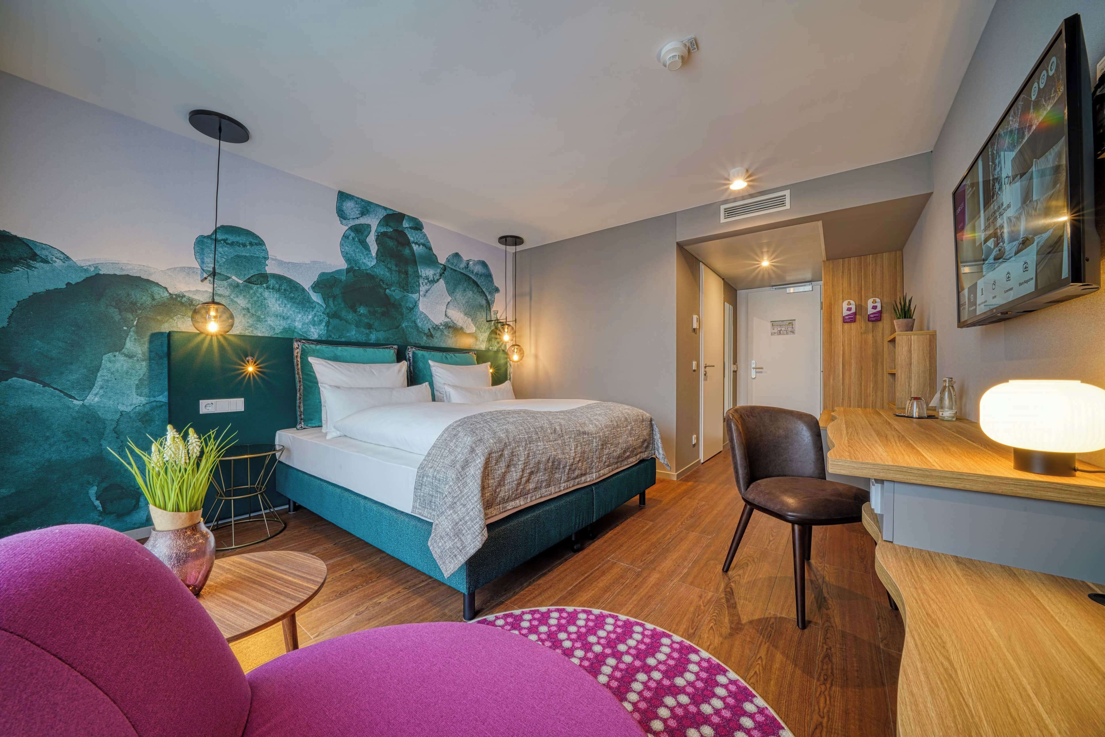 comfort room, 1 double bed with sofa bed | minibar, in-room safe, desk, soundproofing