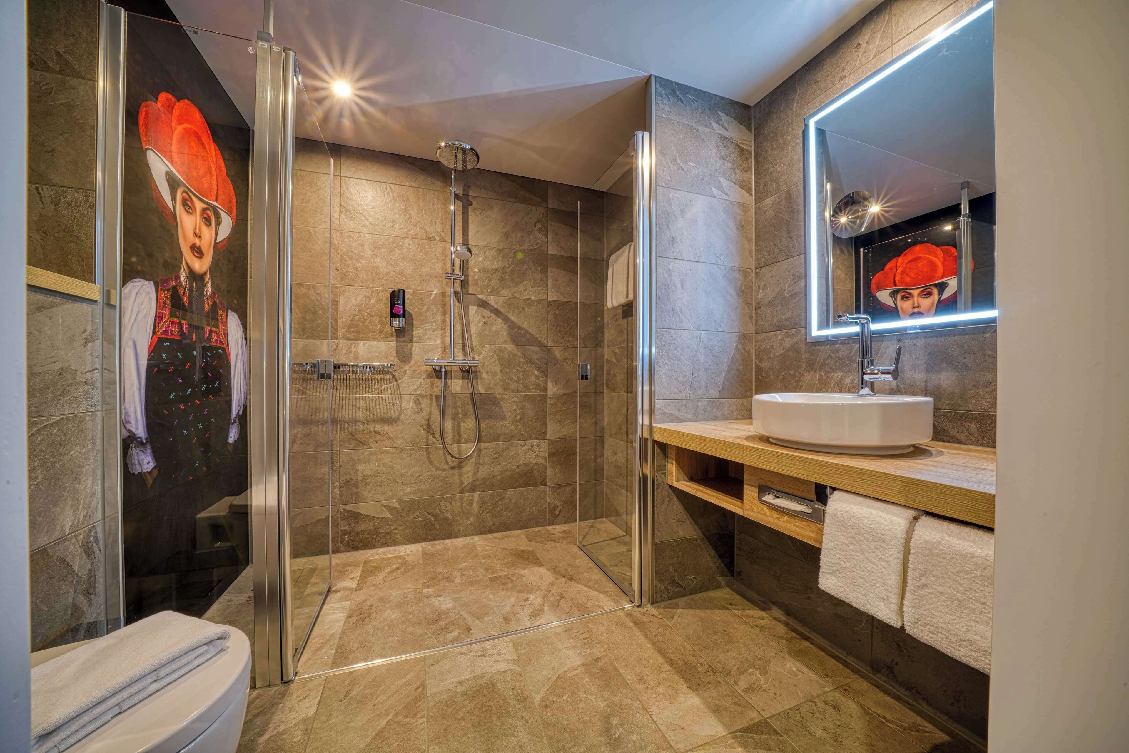 comfort room, 1 double bed with sofa bed | minibar, in-room safe, desk, soundproofing