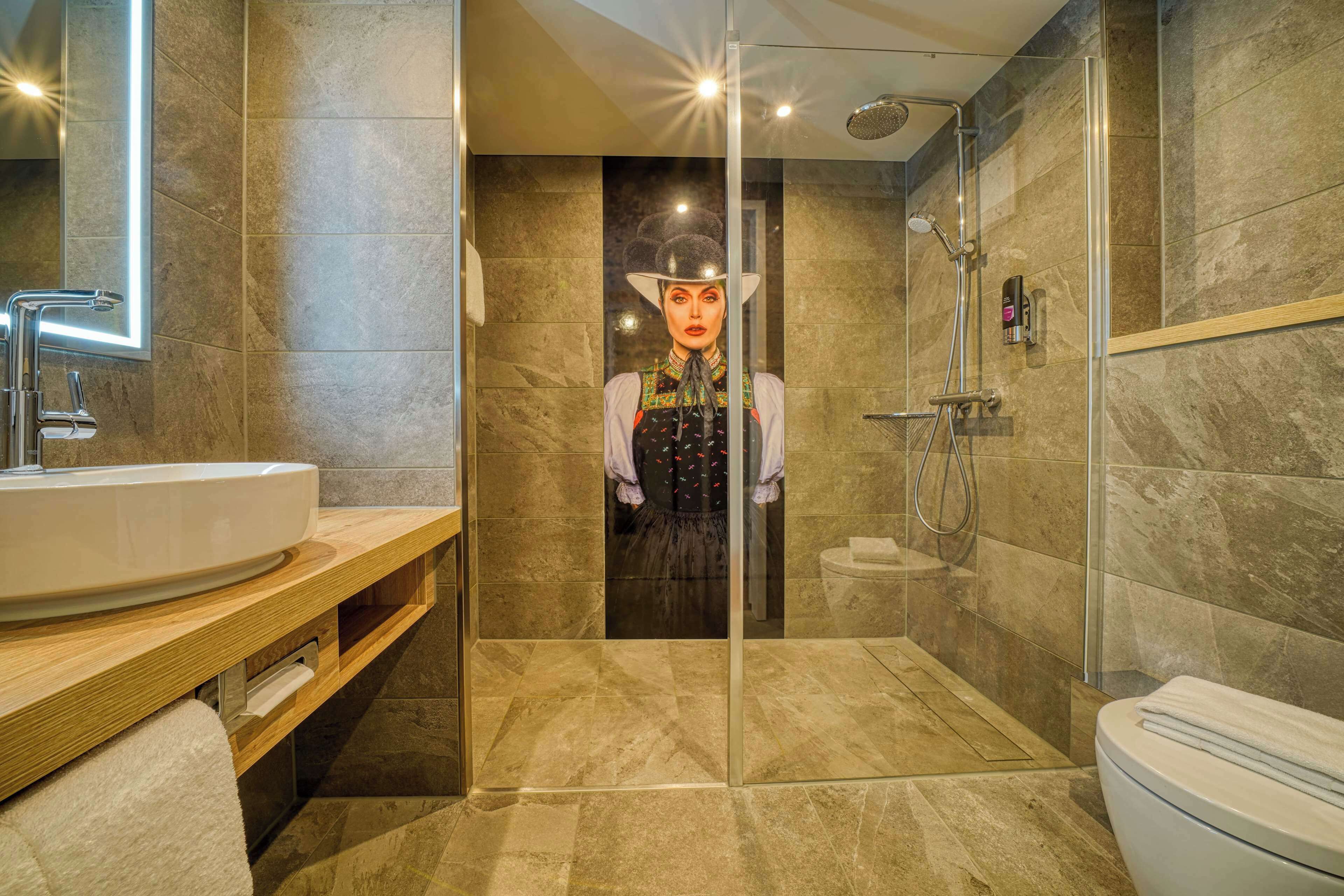 standard room, 1 double bed | minibar, in-room safe, desk, soundproofing