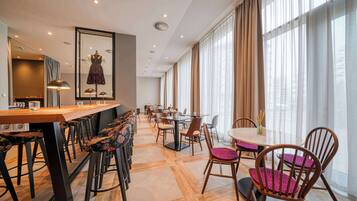 TĂ€gliches FrĂŒhstĂŒcksbuffet (22.90 EUR pro Person)