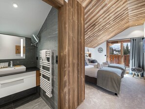 4 chambres, fer et planche à repasser, Wi-Fi gratuit, draps fournis