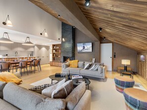 Televisión, chimenea