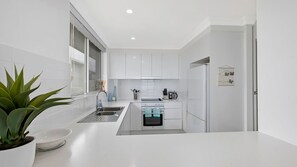 Réfrigérateur, micro-ondes, four, lave-vaisselle