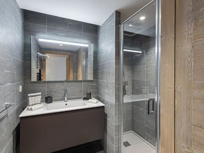 Hair dryer, towels - Luxury 3-bedroom apartment in Megève with pool and gym (Megève)