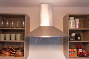 Apartment, Multiple Beds | Private kitchen | Fridge, microwave, oven, stovetop