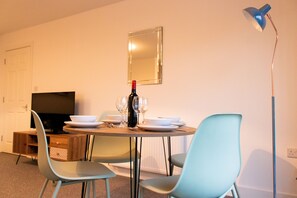 Appartement, Plusieurs lits | Cuisine privée | Réfrigérateur, four à micro-ondes, un four, surface de cuisson