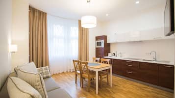 Basic Apartment | Living area | TV