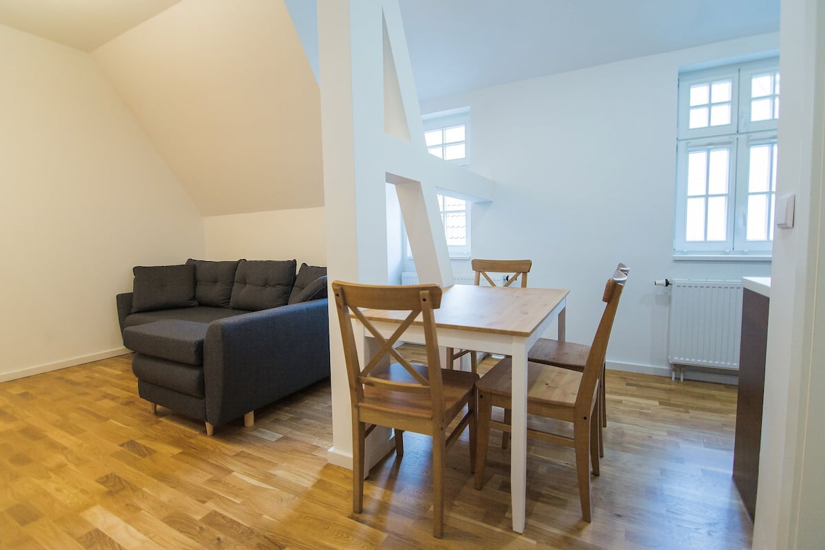 基础公寓 | 起居区 | 电视