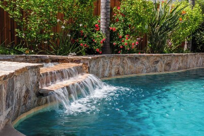 Tesla EV Charger Solar heated Pool & Hot Tub Near UC Davis, Med Center, Airport