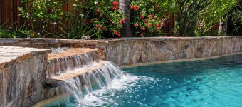 Tesla EV Charger Solar heated Pool & Hot Tub Near UC Davis, Med Center, Airport