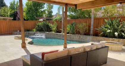 Tesla EV Charger Solar heated Pool & Hot Tub Near UC Davis, Med Center, Airport