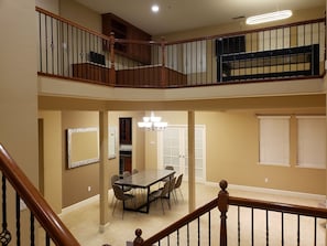 Dining - Tesla EV Charger Solar heated Pool & Hot Tub Near UC Davis, Med Center, Airport (West Sacramento)