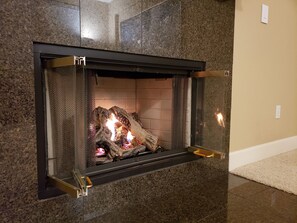 Interior - Tesla EV Charger Solar heated Pool & Hot Tub Near UC Davis, Med Center, Airport (West Sacramento)