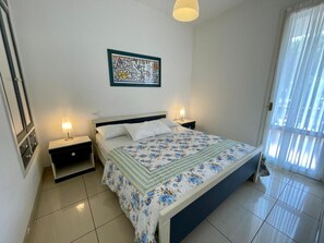 2 bedrooms - Feel at home in our house with garden (Porto Santa Margherita)
