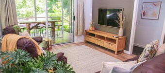 THE POACHED PEAR : Bright