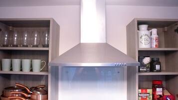 Huoneisto, useita sänkyjä | Yksityinen keittiö | Jääkaappi, mikroaaltouuni, uuni, liesi