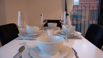 Apartment, Multiple Beds | Private kitchen | Fridge, microwave, oven, stovetop