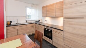 Coffee/tea maker, fridge, microwave, oven - Apartment on the edge of the forest (Eslohe)